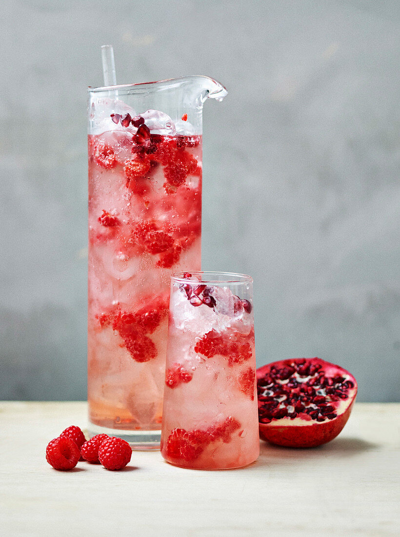 Cranberry and pomegranate iced tea