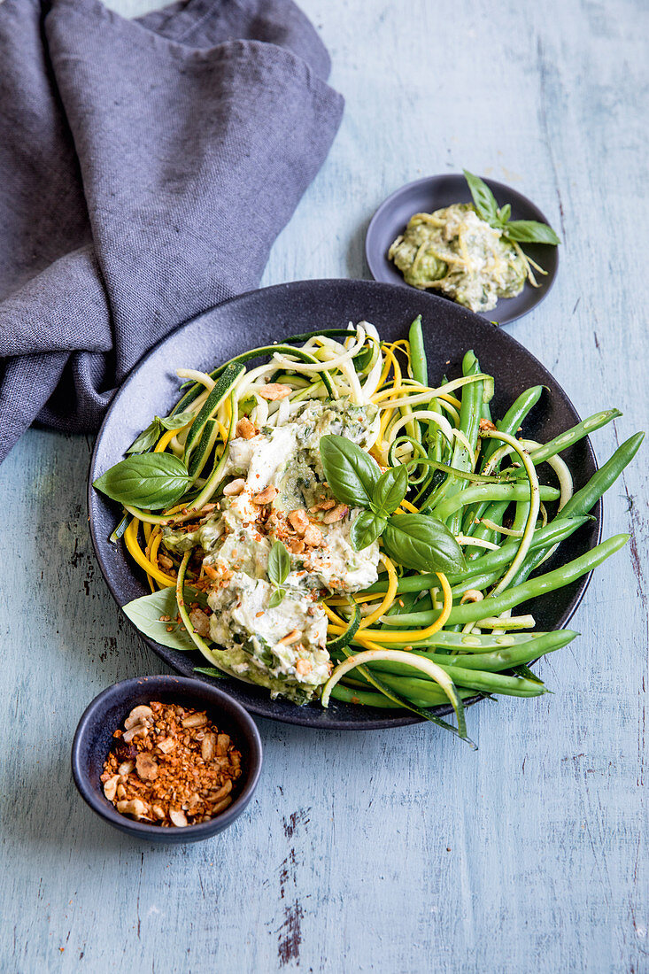 Zoodles with beans, avocado dressing and dukkah (keto cuisine)