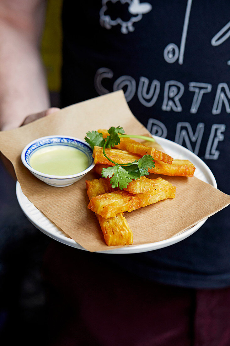 'A Thousand Leaves' Pommes mit Jalapeno-Sauce