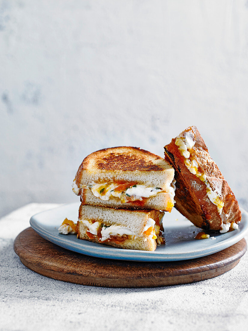 Apricot jam, goat s cheese and thyme toasties