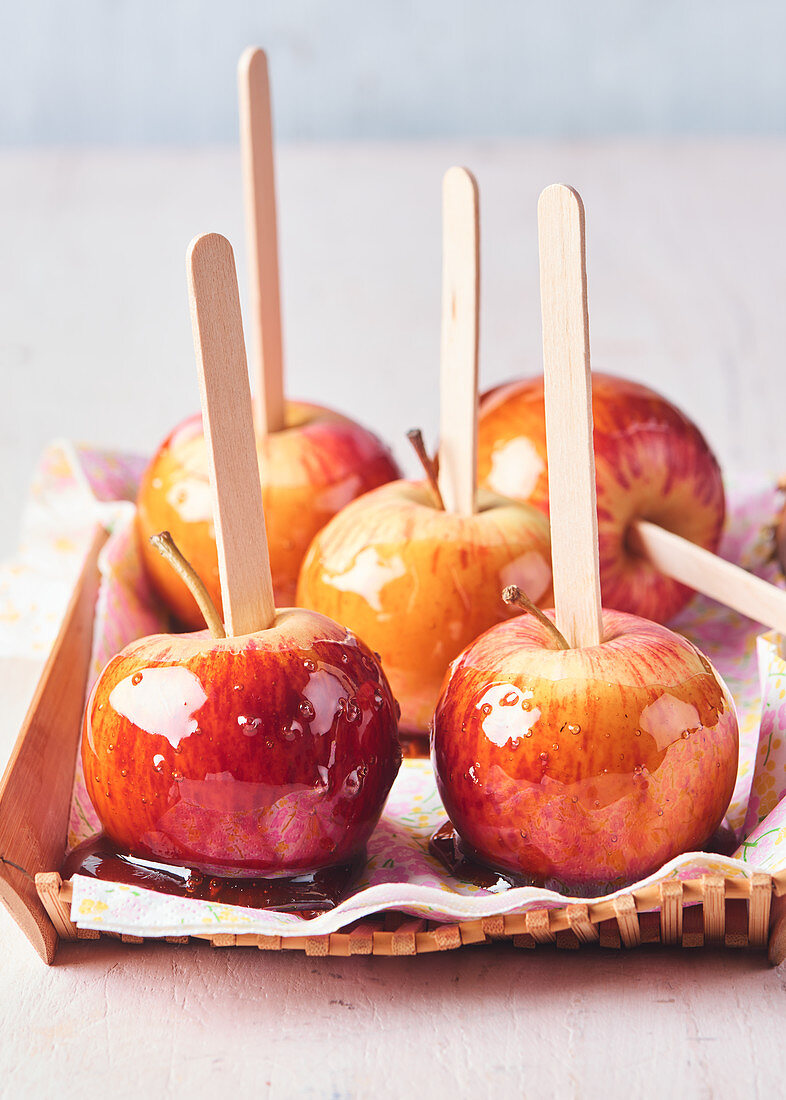 Caramel Toffee Apples