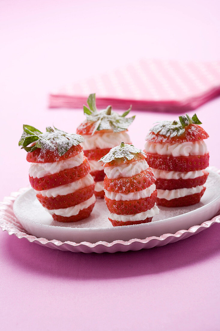 Erdbeer-Sahne-Türmchen