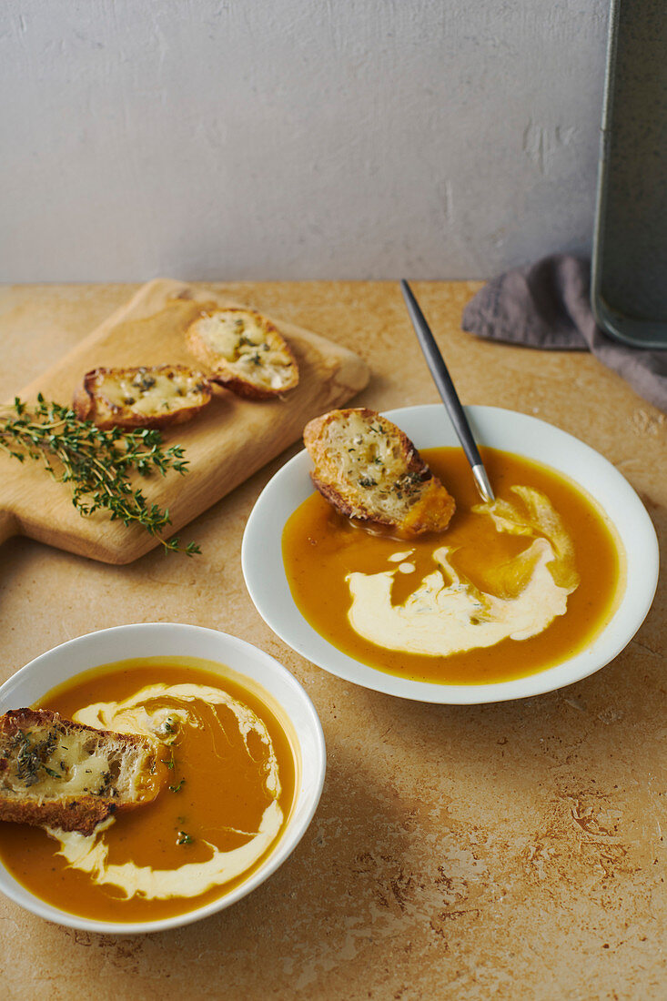 Squash soup with thyme, cream and cheese croutons