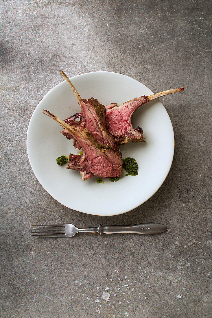 Roasted rack of lamb with spicy rosemary sauce