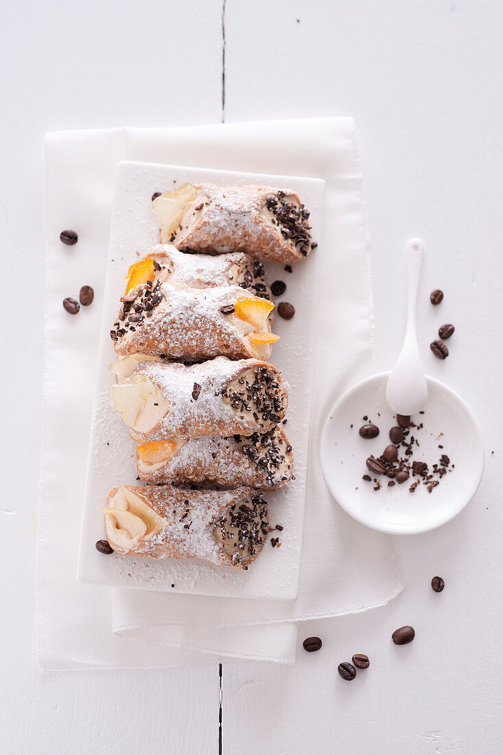 Cannoli alla crema di caffè (Teigrollen mit Cremefüllung), Sizilien, Italien