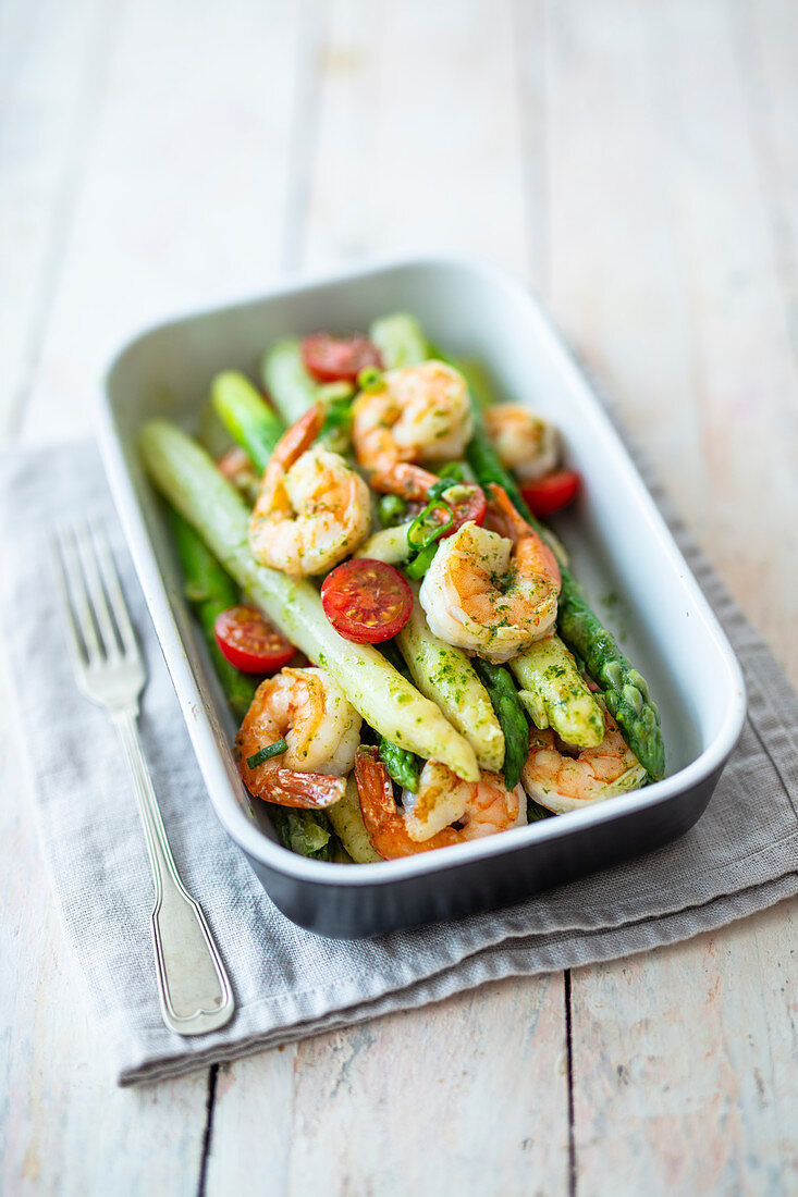 Asparagus salad with shrimps, cherry tomatoes and basil dressing
