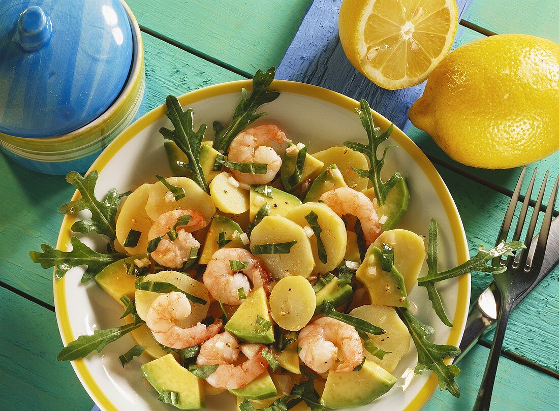 Kartoffelsalat mit Rucola, Avocado & Shrimps