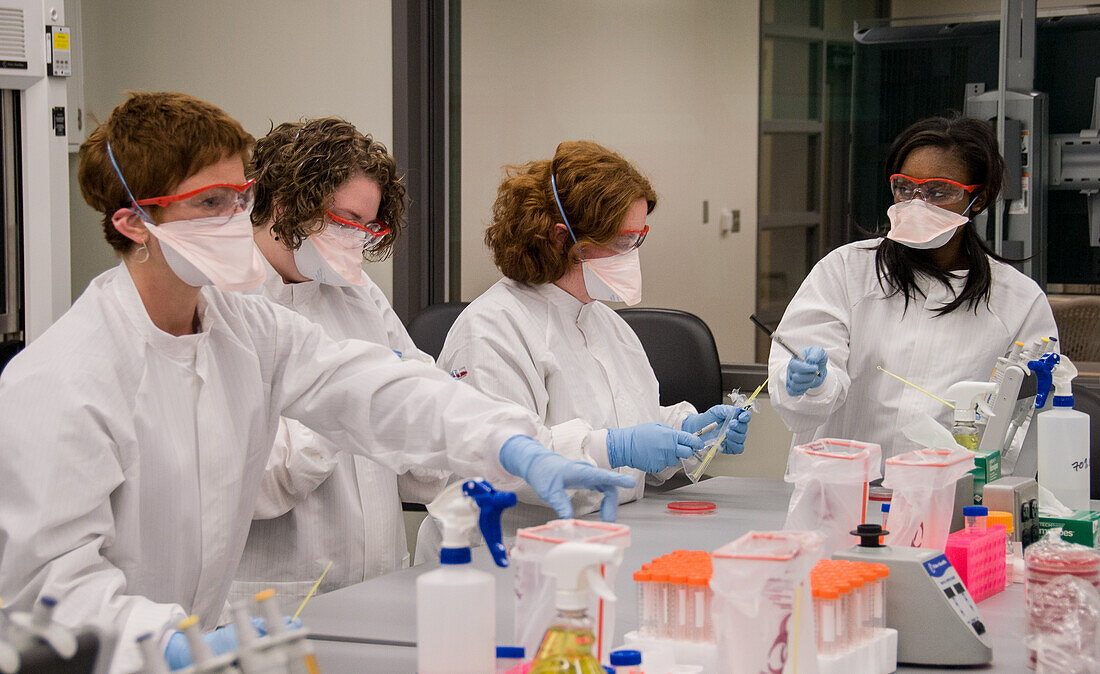 Female laboratory students working in Biosecurity Research Institute