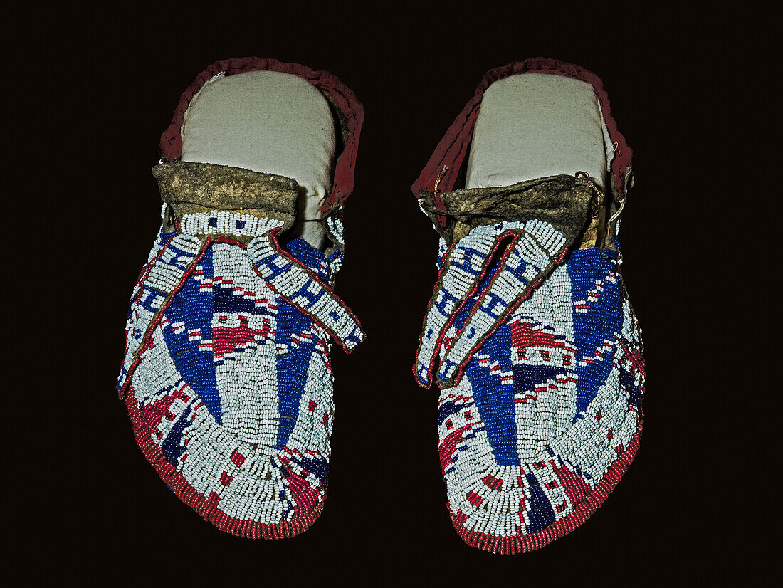 Men's Moccasins, Lakota Tribe