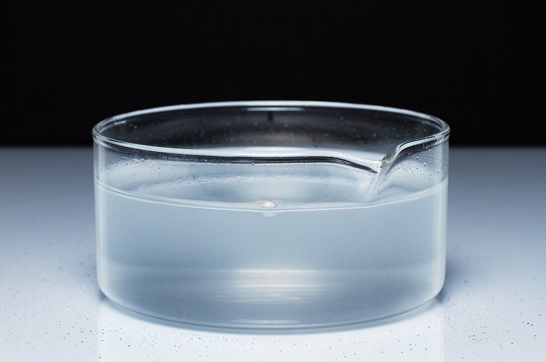 Sodium reacts with water, 4 of 4