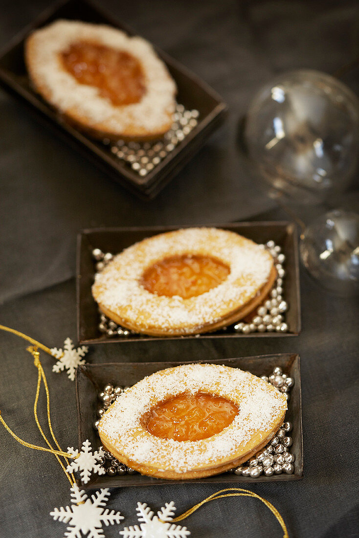 Barquettes with apricot jam