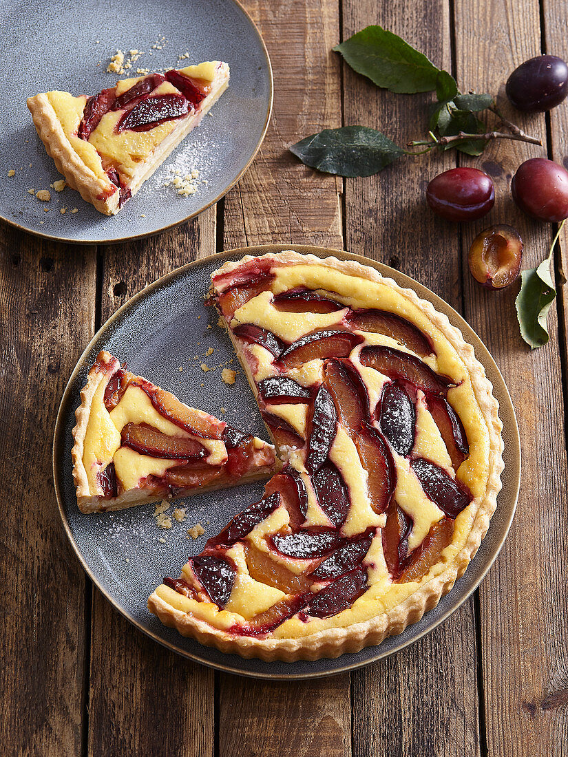 Plum pie with lemon liqueur