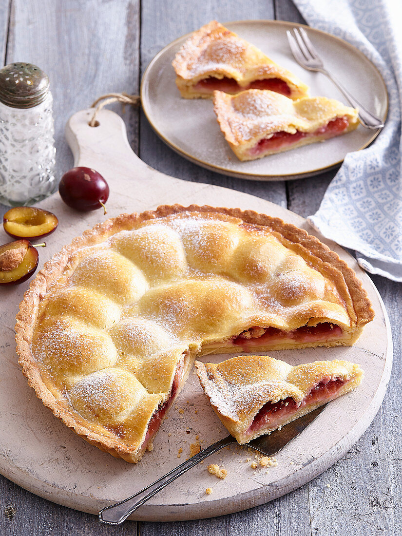 Pflaumenkuchen mit Marzipan