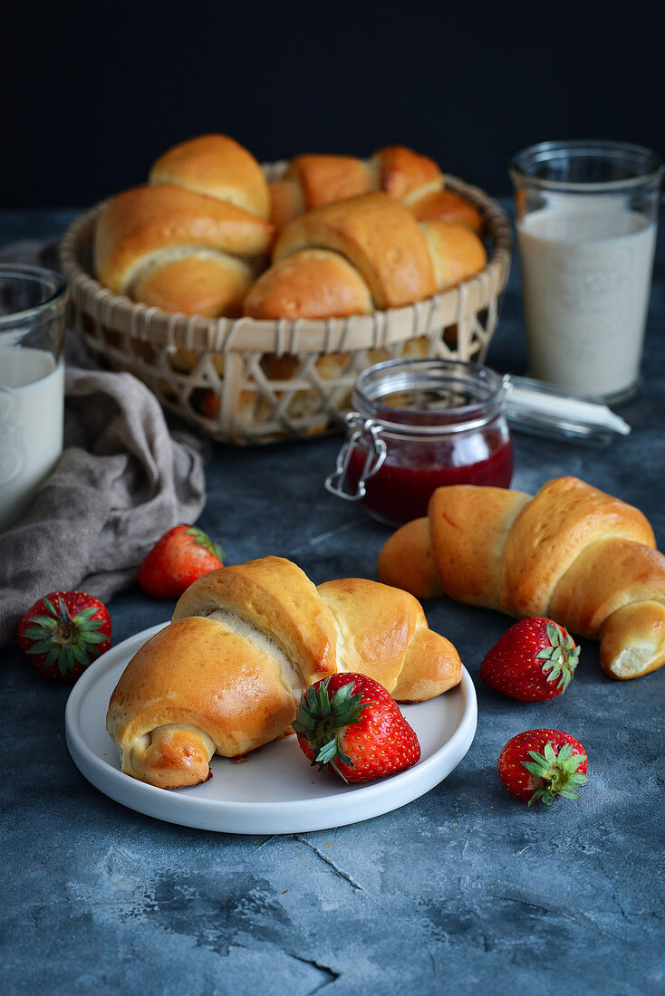 Yeast croissants with strawberries