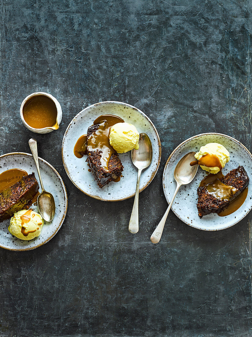 Slow cooker sticky toffee pudding