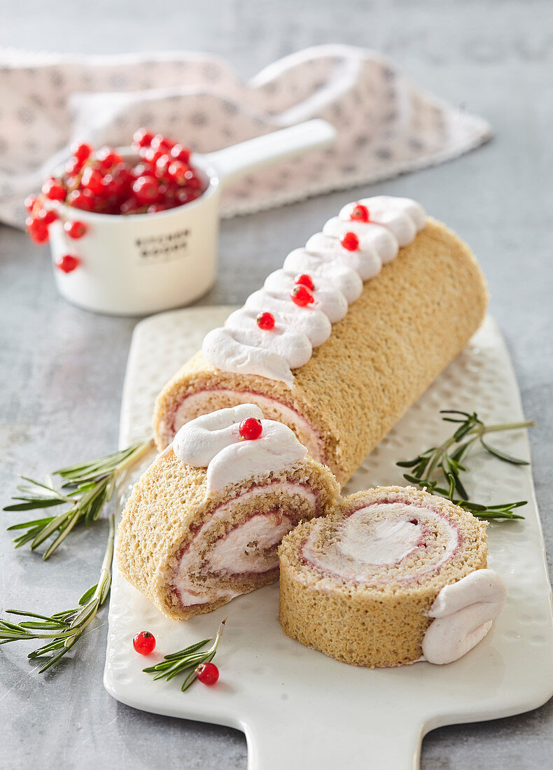 Roulade with currant cream