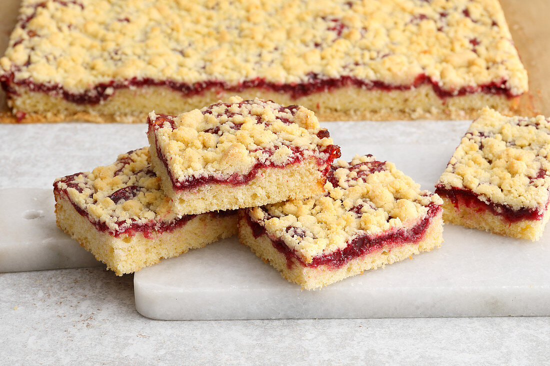 Jam crumble cake