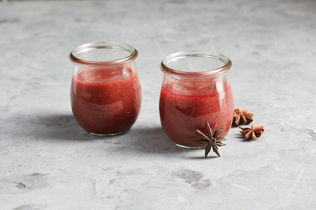 Sugar-free plum and pear sauce