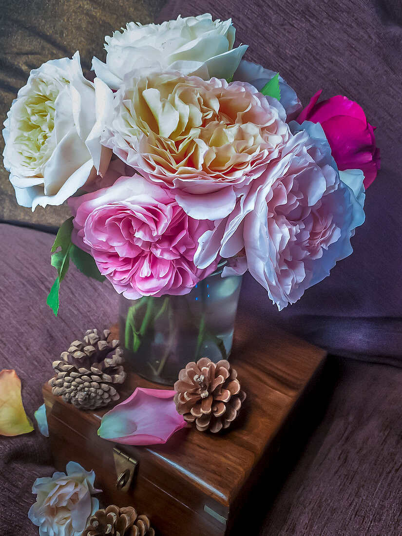 Bouquet of roses in pastel tones