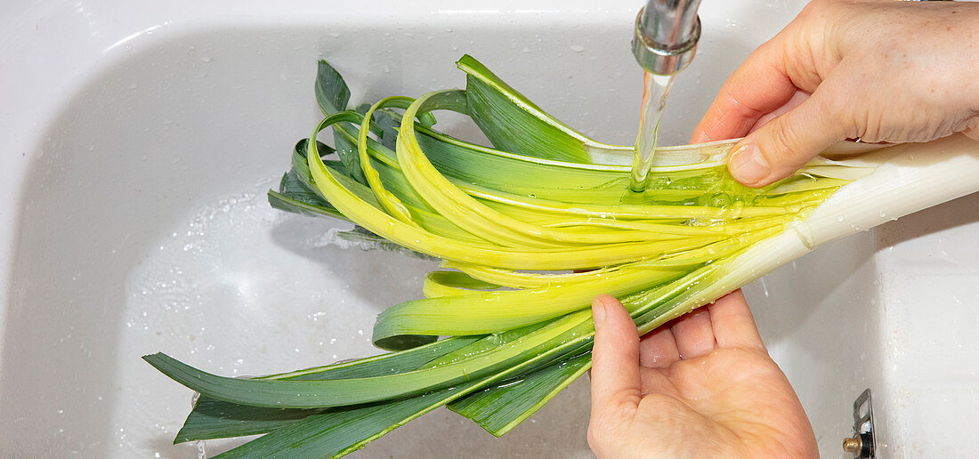 Washing a leek