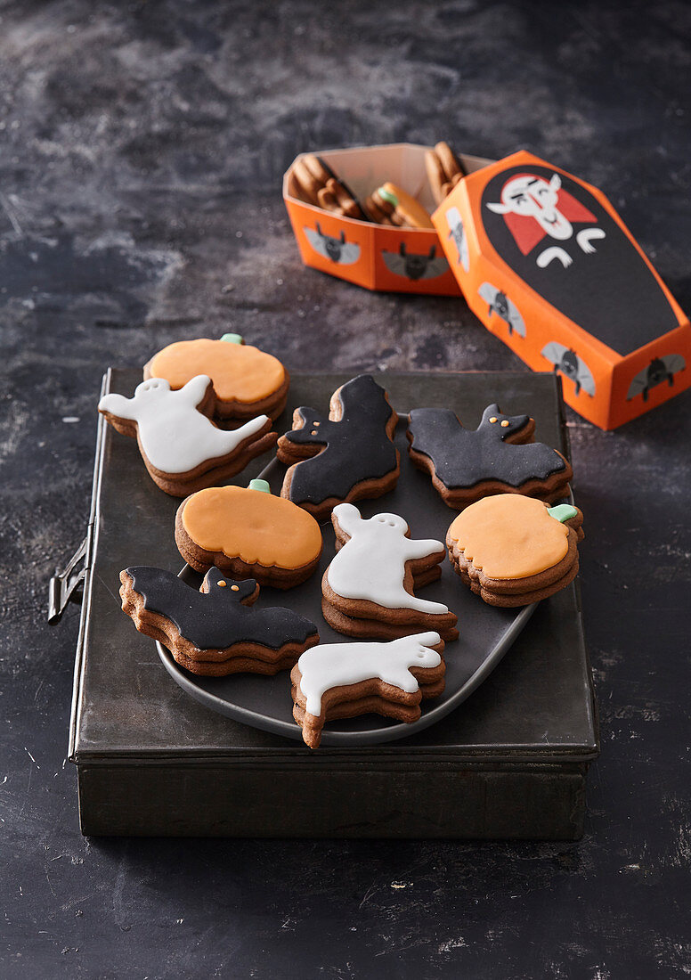 Spooky gingerbread cookies for Halloween