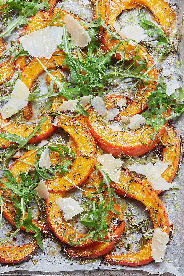 Oven-baked pumpkin wedges with rocket and Parmesan
