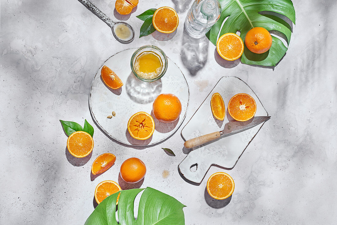 Orangen und Glas Orangensaft