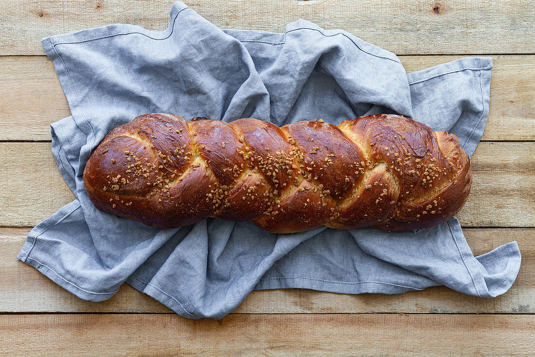 Braided bread with seeds