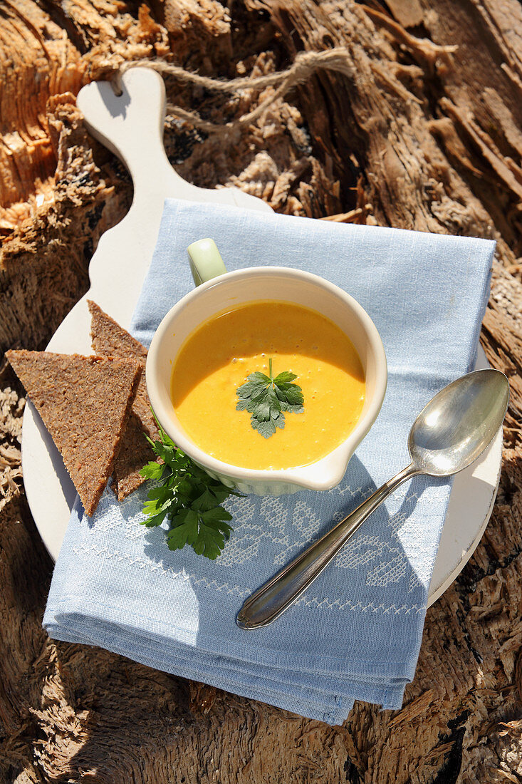 Apple and carrot soup with wholemeal bread