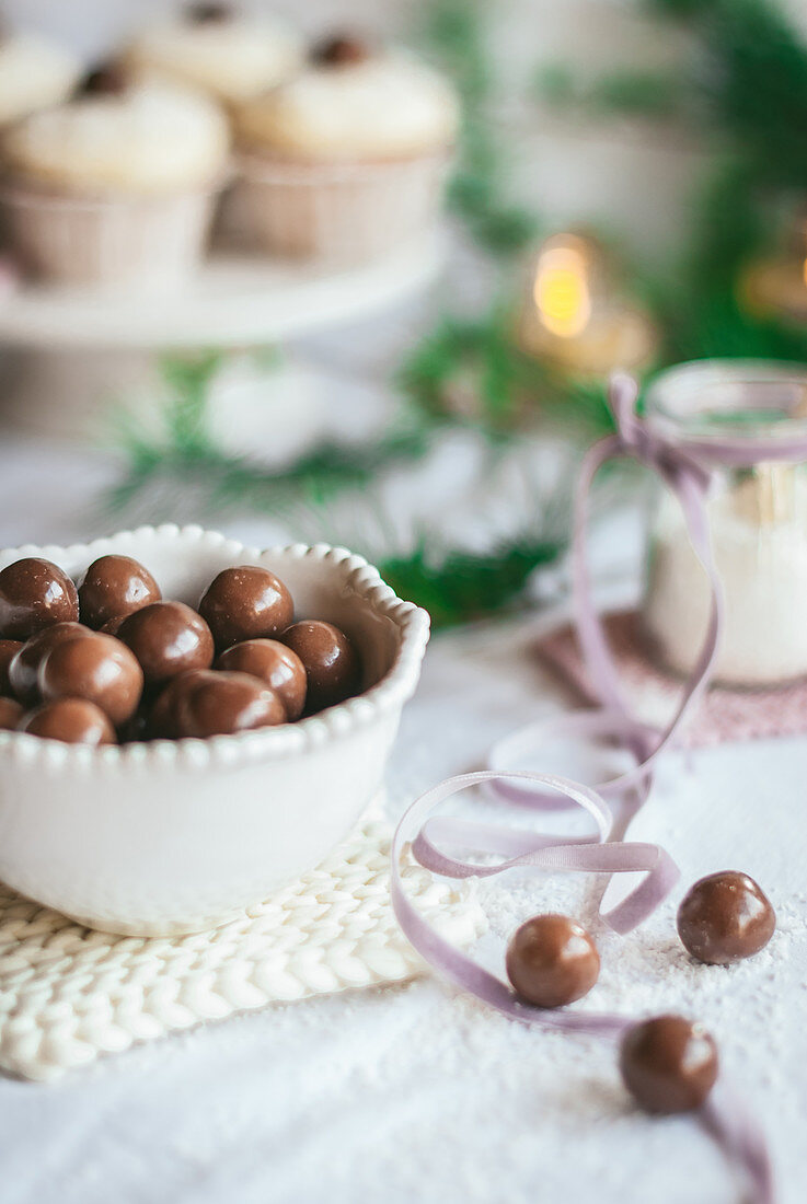 Schokoladenkugeln für weihnachtliche Cupcakes