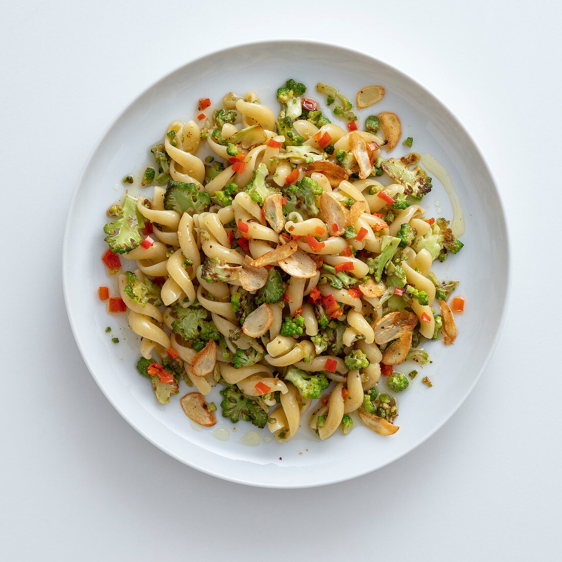 Fusilli with romanesco broccoli and red peppers