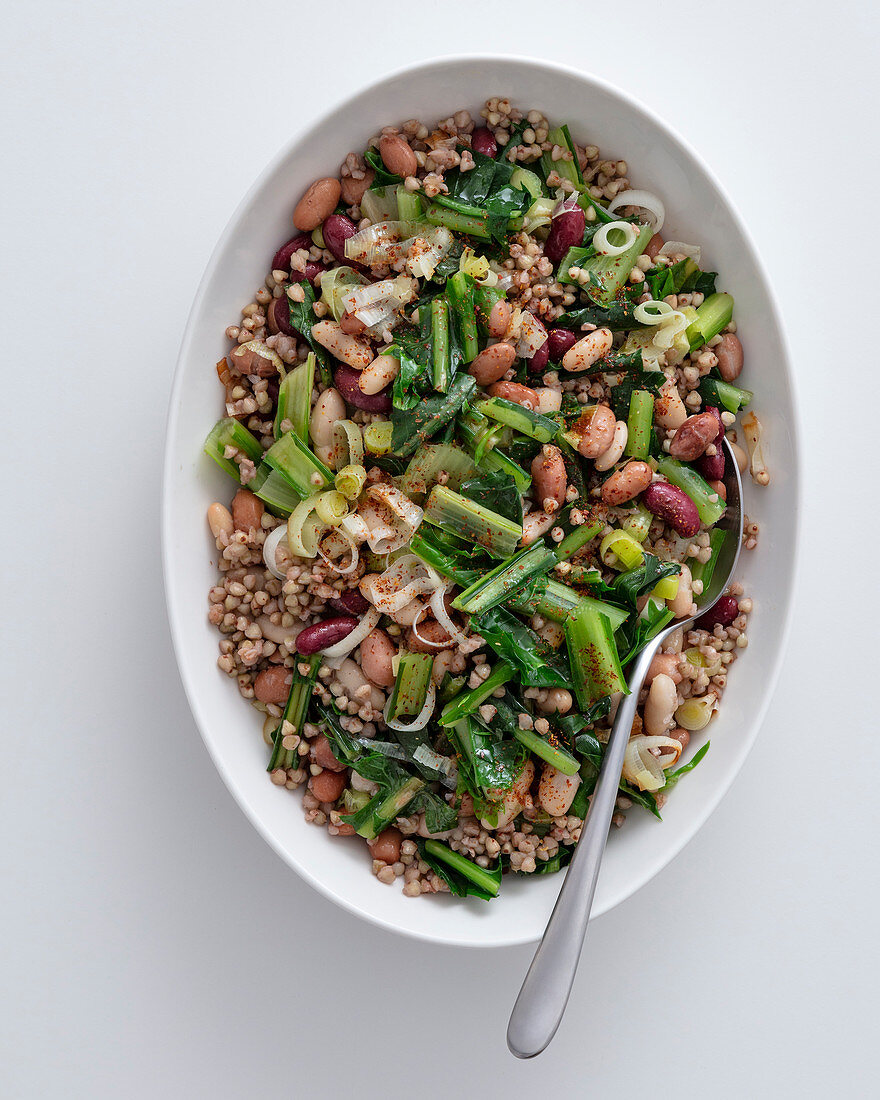Buckwheat salad with beans and spring onions