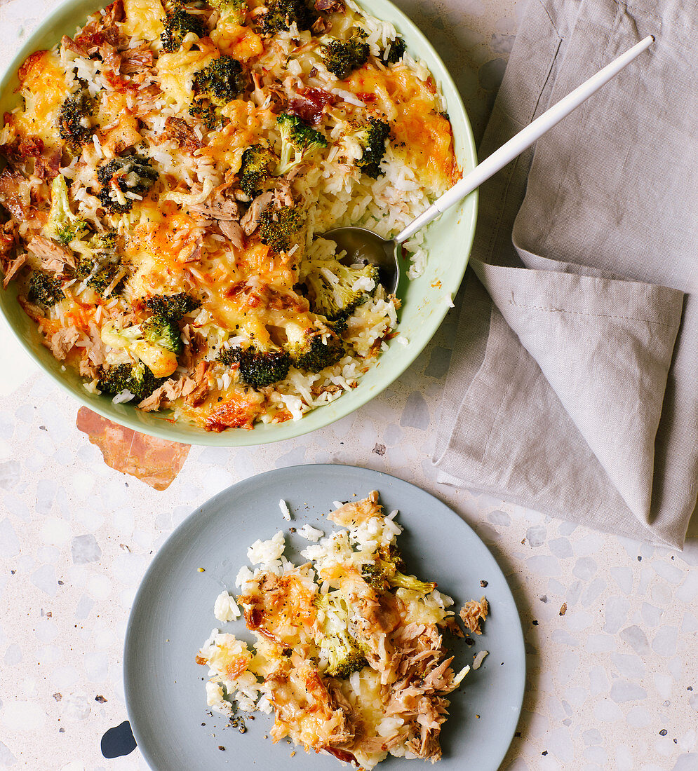 Rice bake with broccoli, tuna and cheese