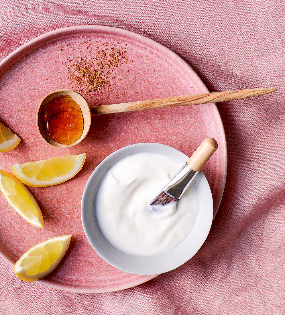 Skin food – an exfoliation treatment and a mask made from yoghurt, honey and lemon