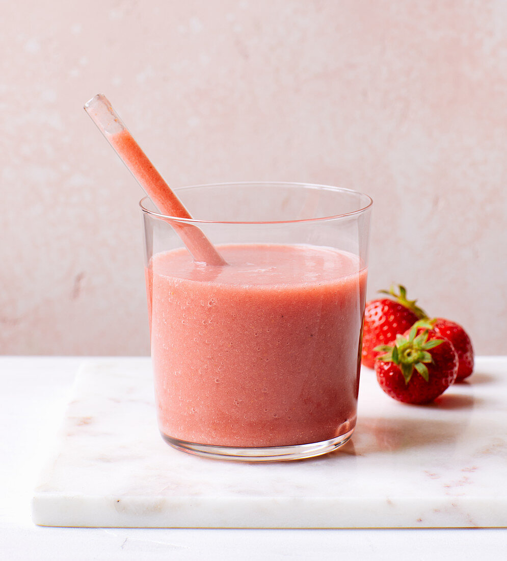 A strawberry and banana smoothie with lime
