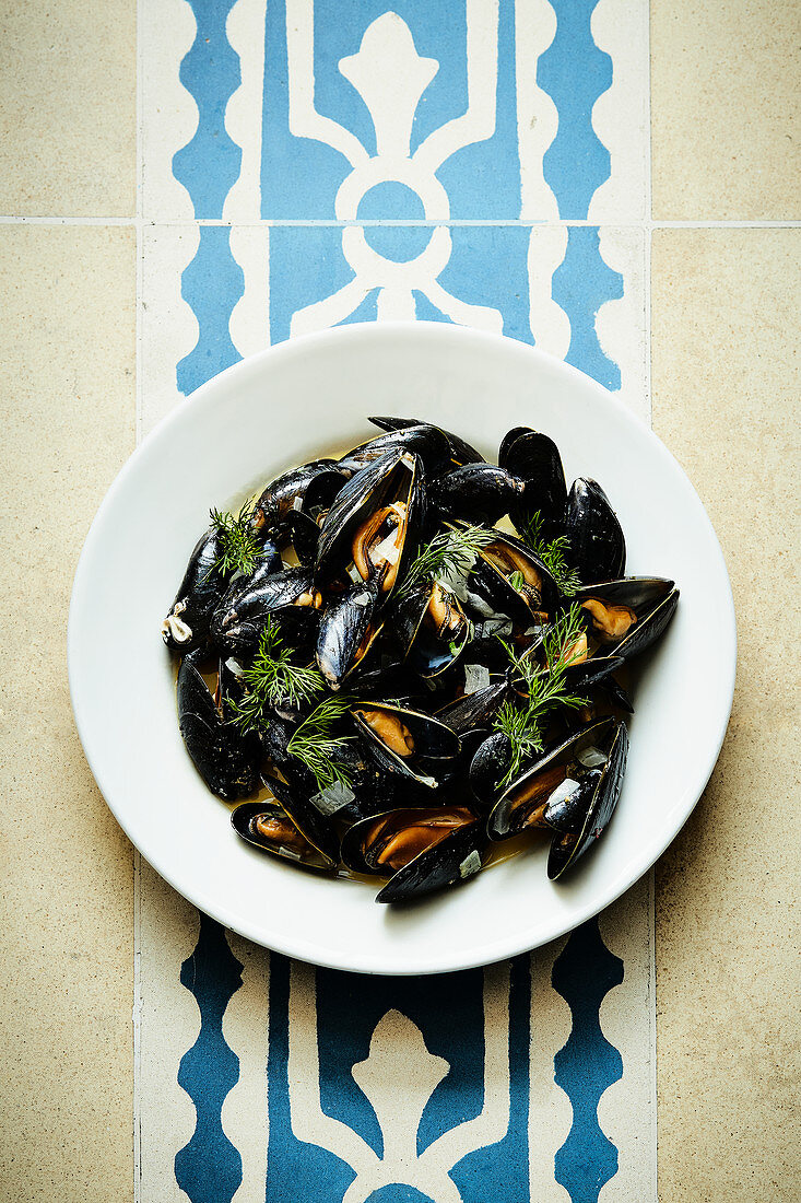 Mussels in a white wine sauce with dill
