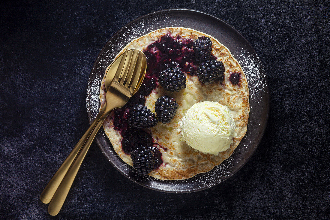 Pancakes with vanilla ice cream and blackberries
