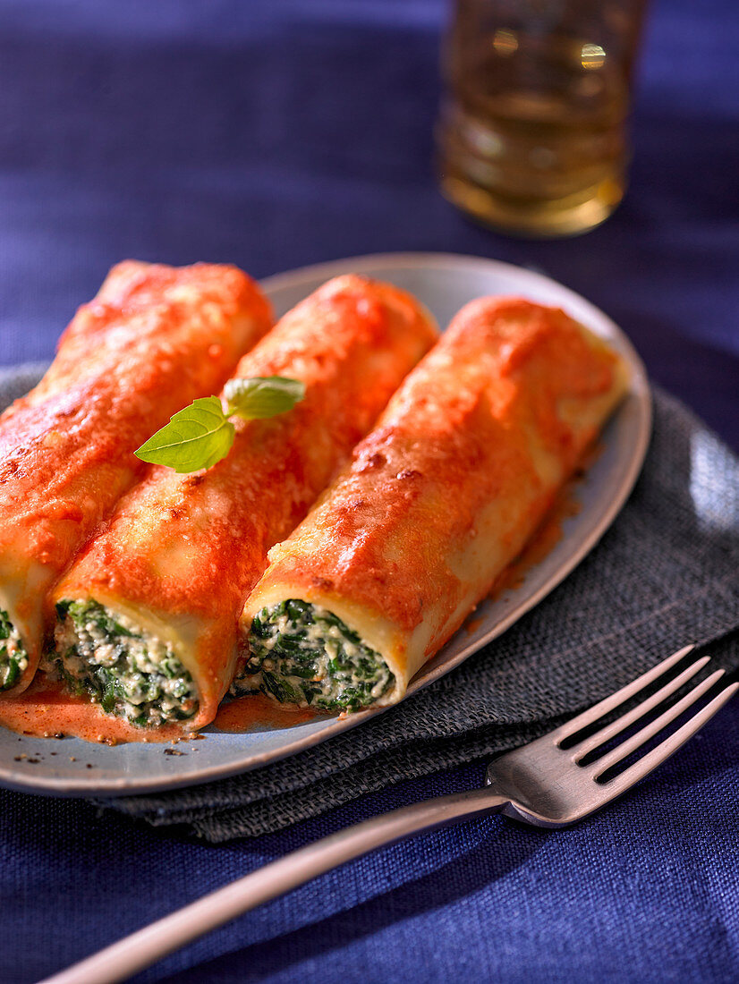 Cannelloni with a spinach and ricotta filling