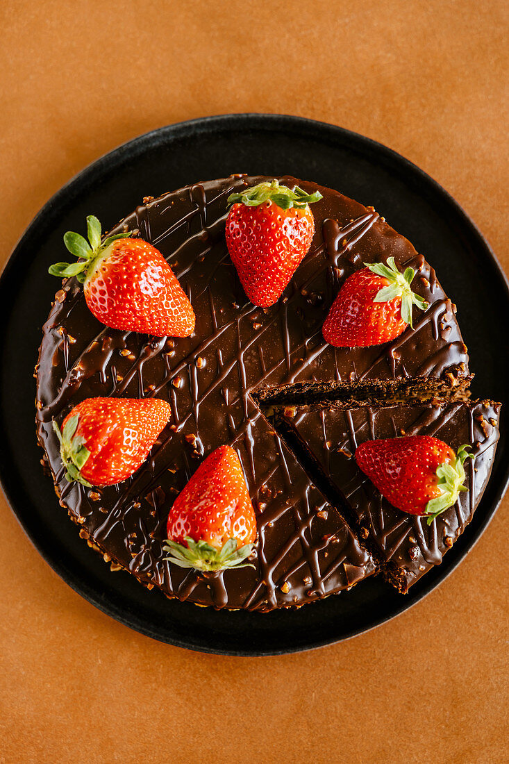 Chocolate cake with fresh strawberries