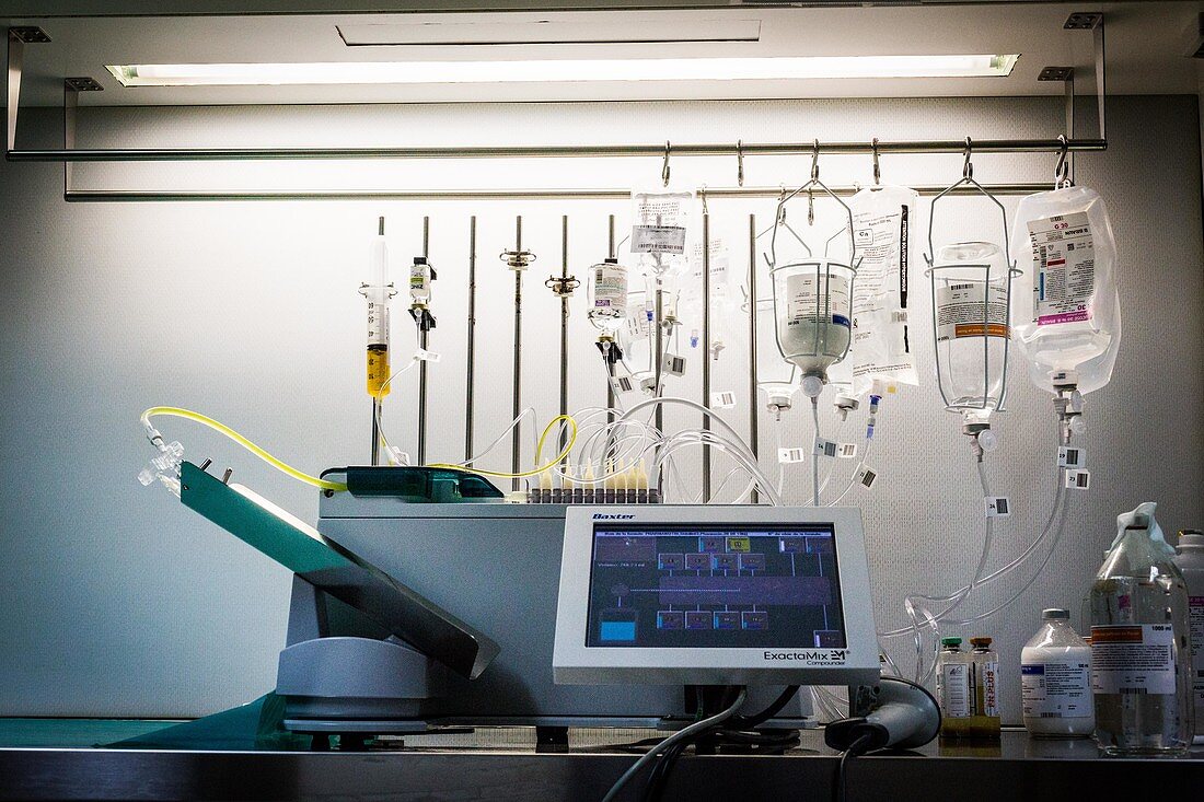 Preparation of parenteral nutrition mixtures