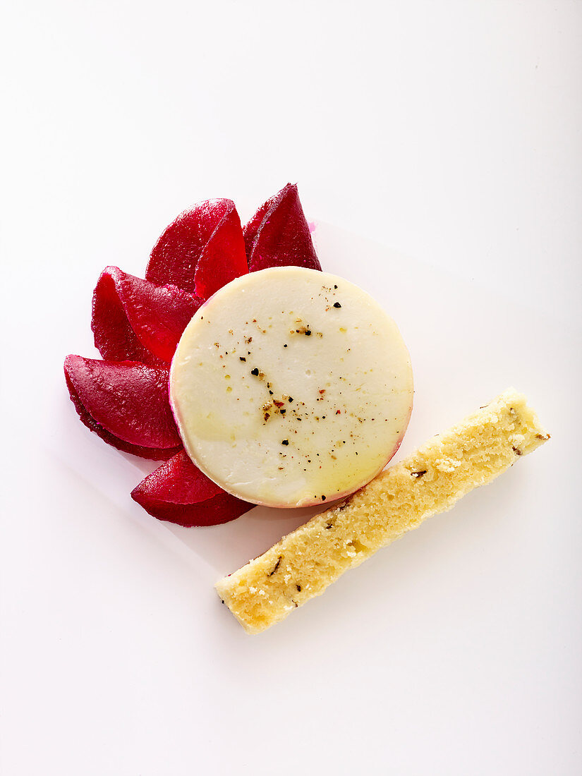 Beetroot carpaccio with goat’s cheese