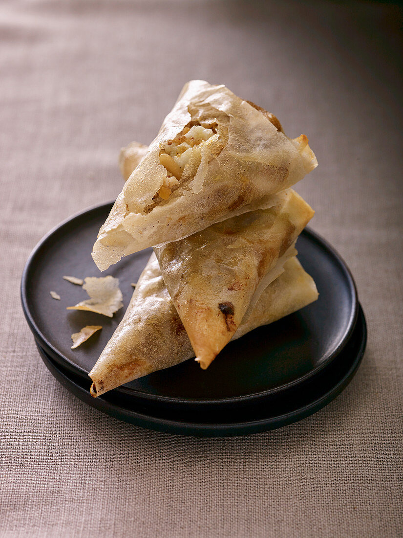 Samosas (Asian pastries) with goat’s cheese and pine nuts