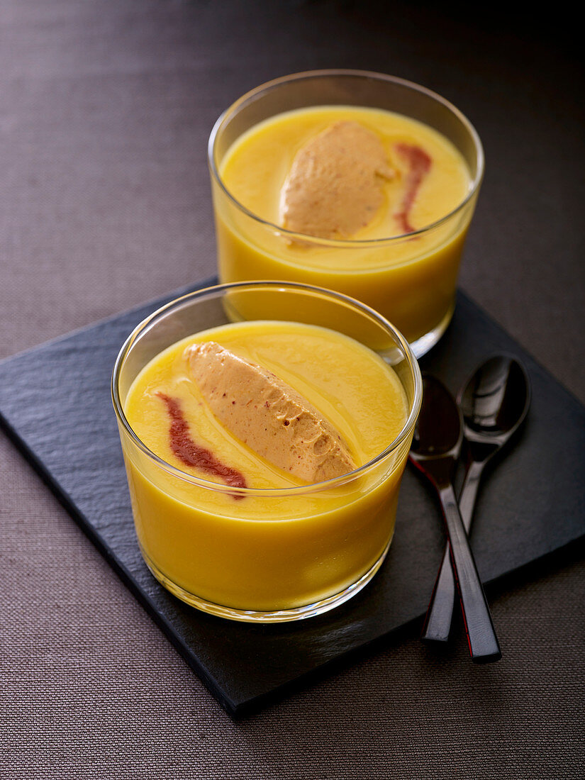 Süßkartoffelsuppe mit Ziegenkäsemousse