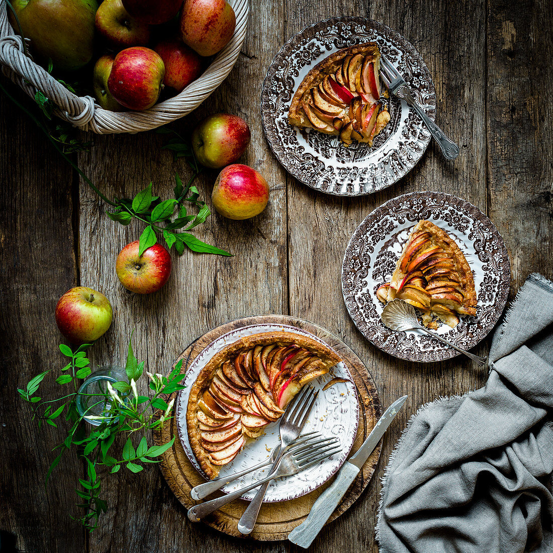 French apple pie with eating apples