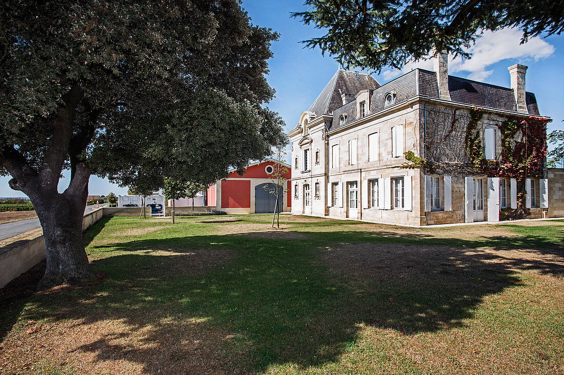 Gebäude und Garten, Château Evangile, Pomerol, Bordeaux, Frankreich
