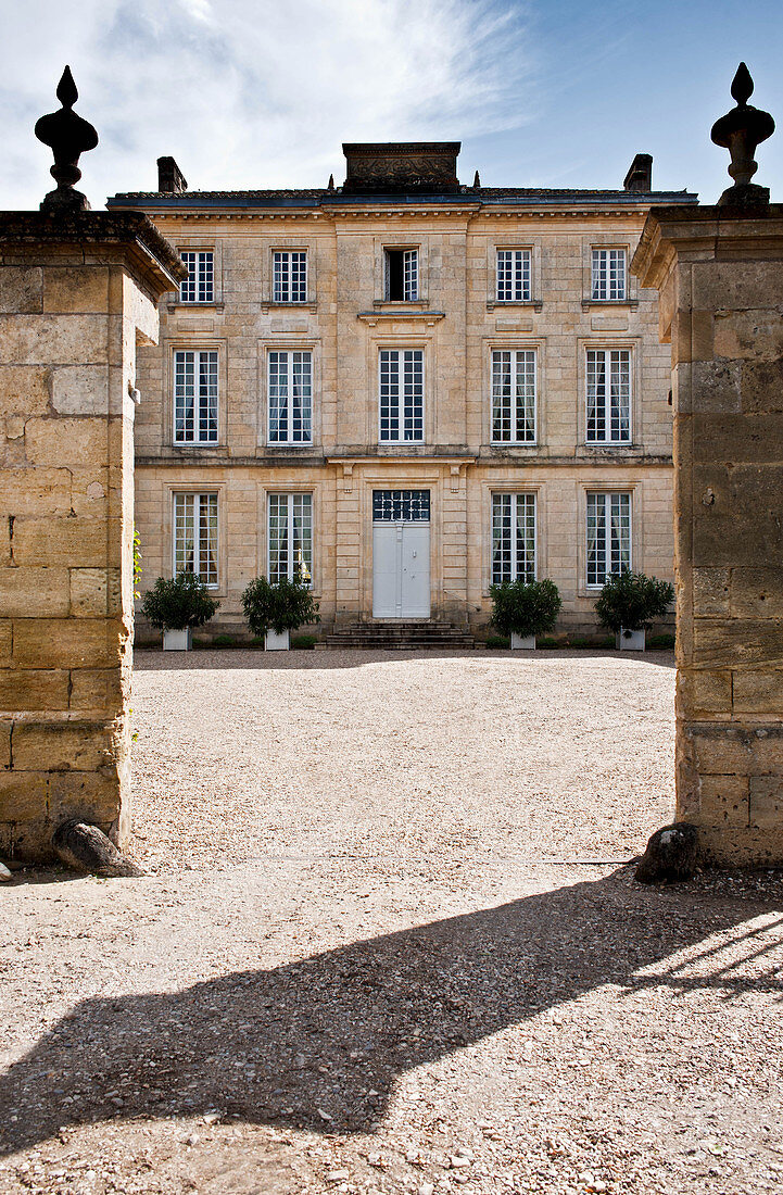 Interior courtyard at Chateau Figeac, Saint Emilion, Bordeaux, France