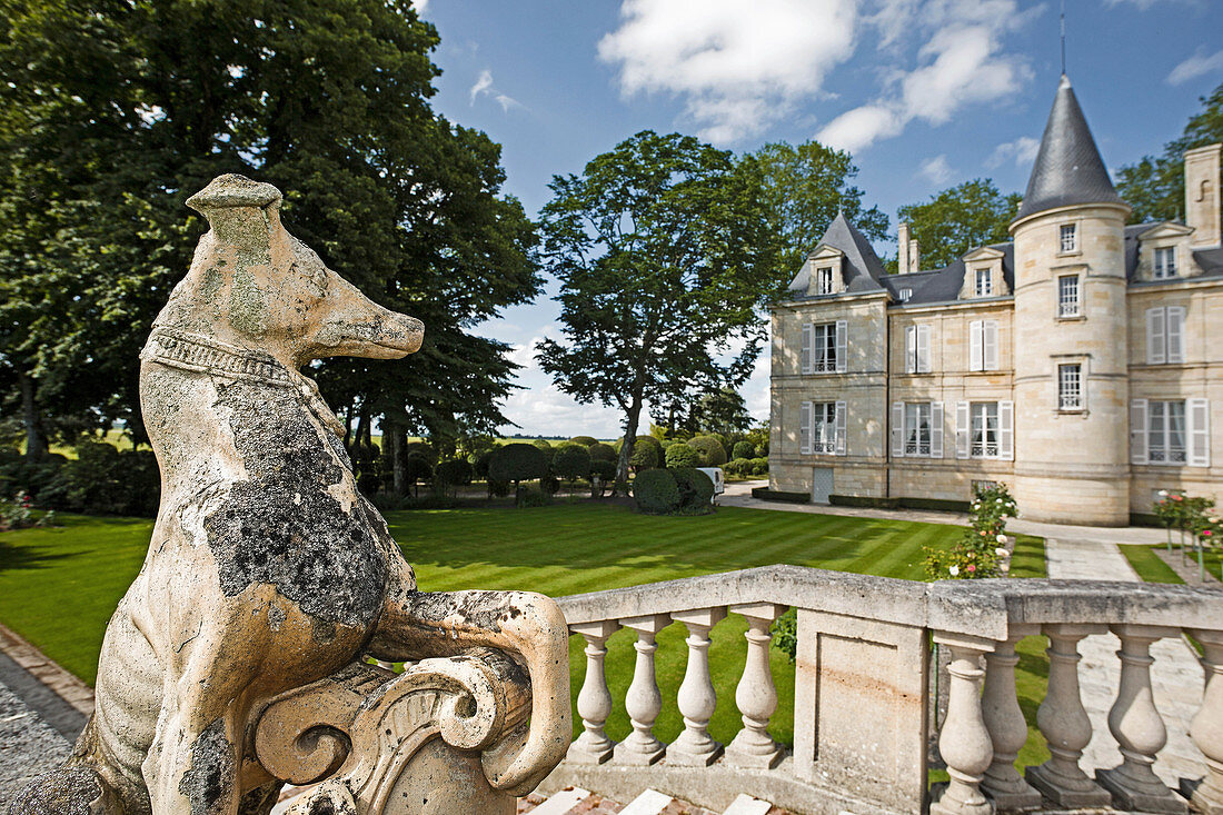 Park and castle building, Chateau Pichon Comtesse de Lalande, Pauillac, Bordeaux, France