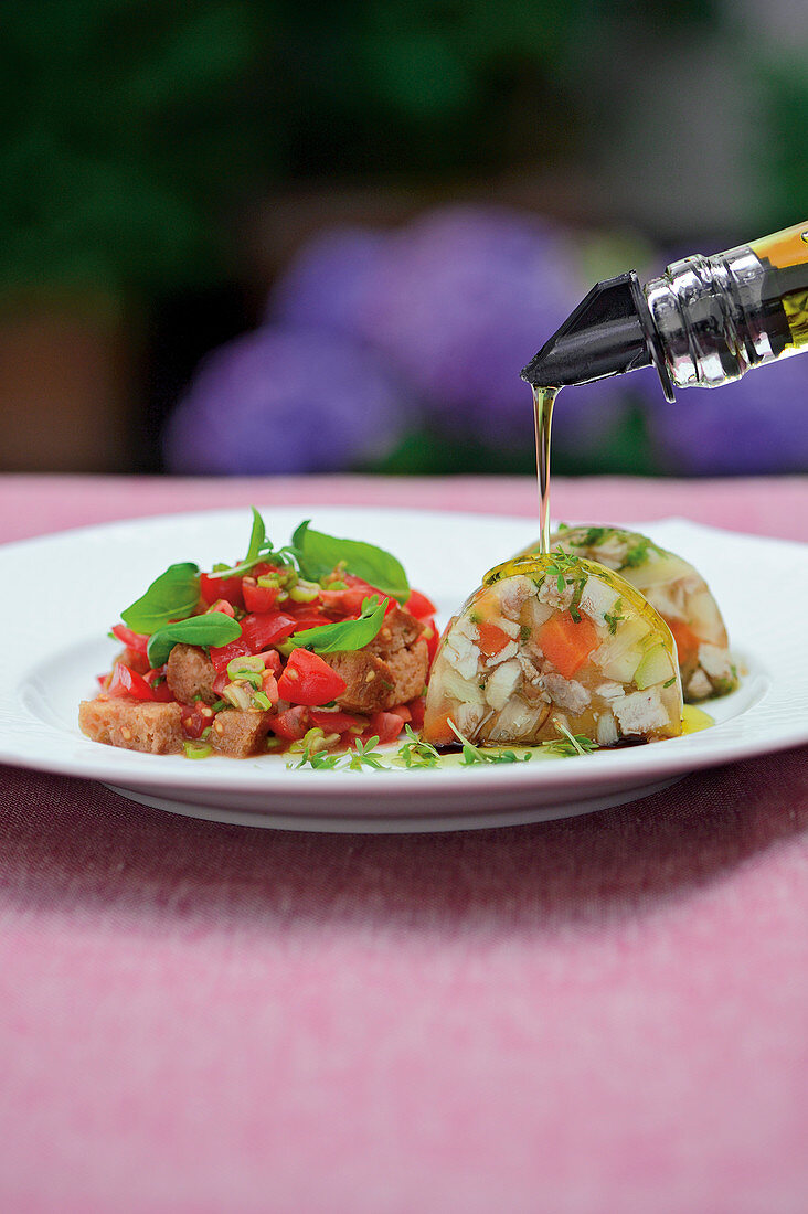 Kaninchensülze mit Tomaten-Brotsalat