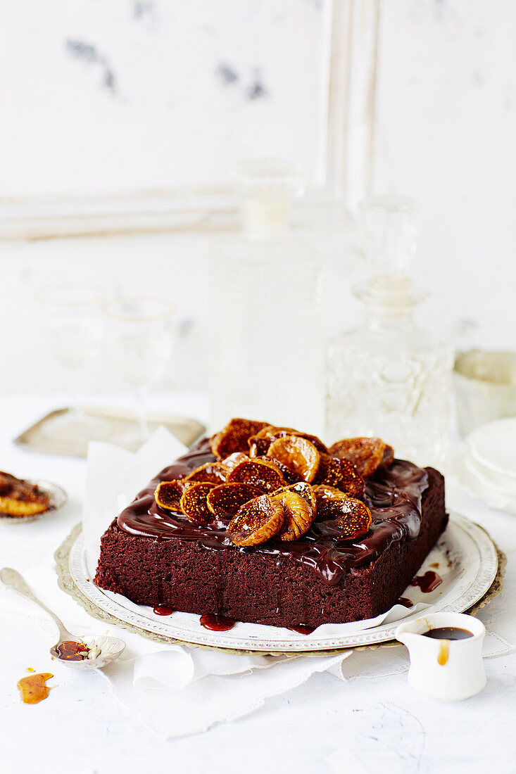 Brownie-Kuchen mit Fudge und Feigen