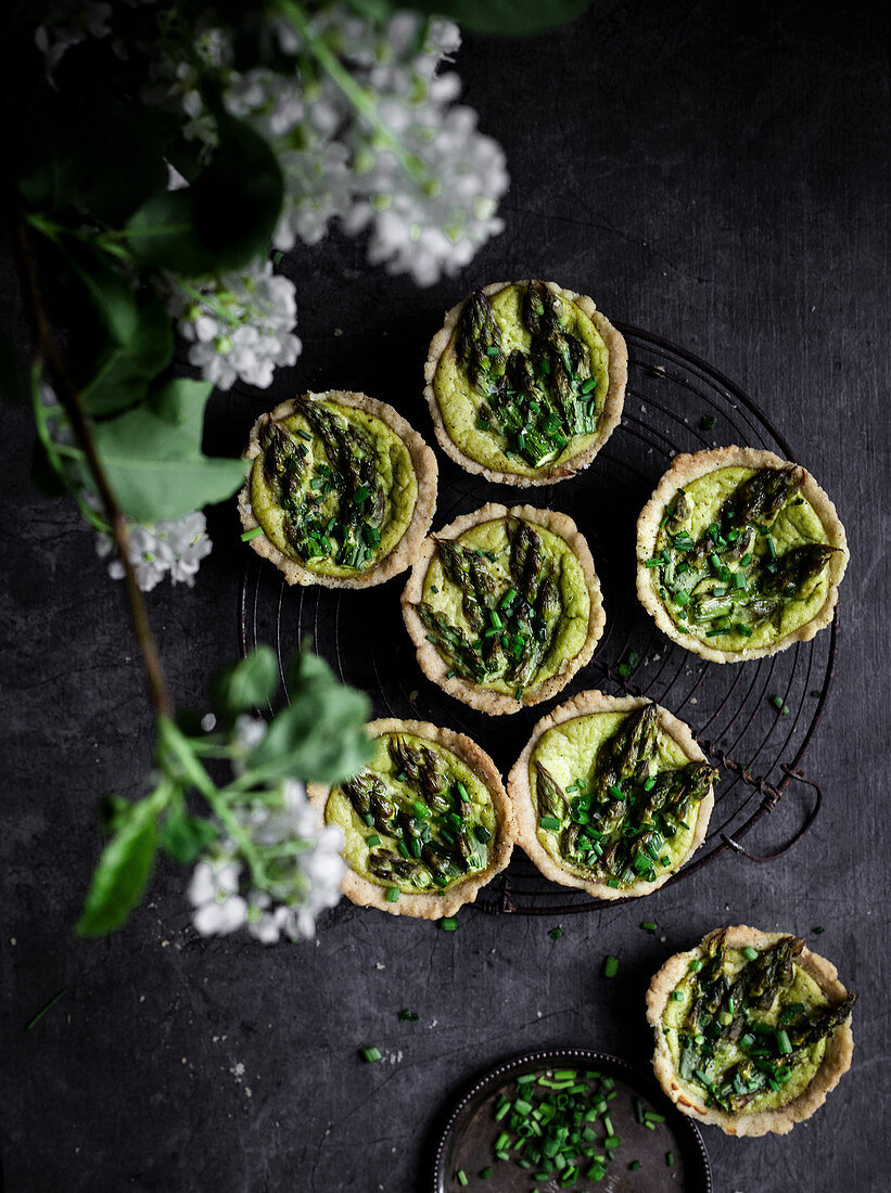 Small asparagus tarts